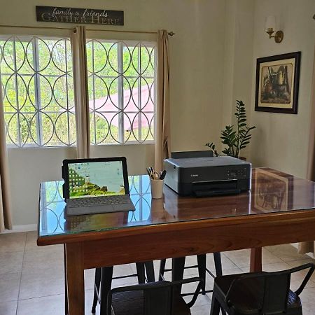 Komfort Getaway Villa At Countrymist 奥乔里奥斯 外观 照片