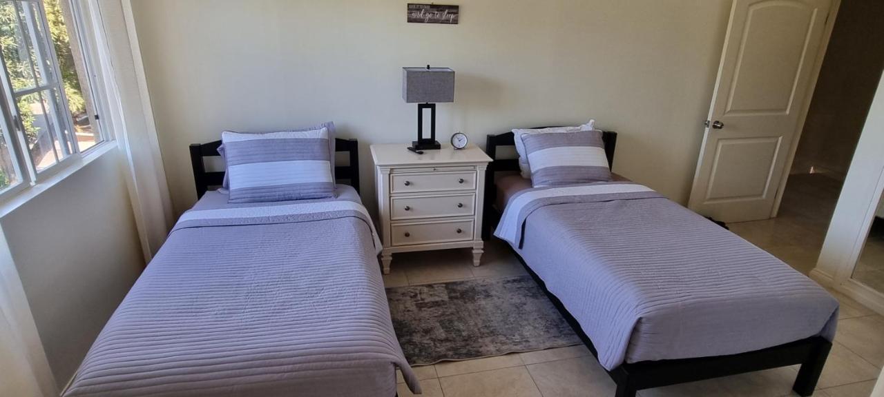 Komfort Getaway Villa At Countrymist 奥乔里奥斯 外观 照片