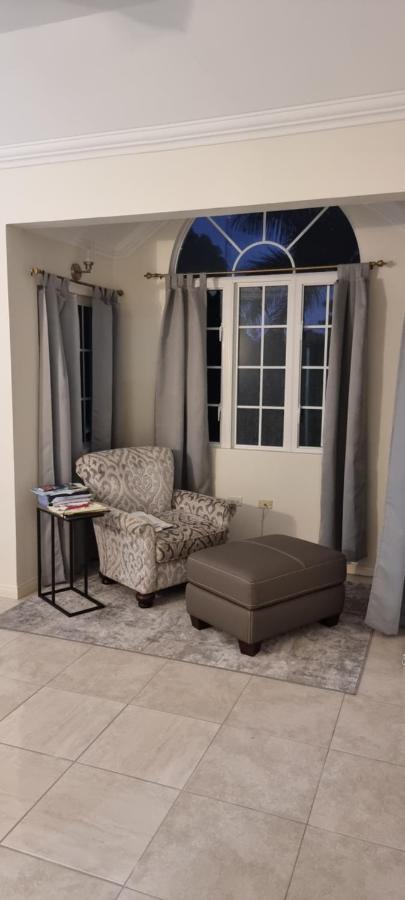 Komfort Getaway Villa At Countrymist 奥乔里奥斯 外观 照片